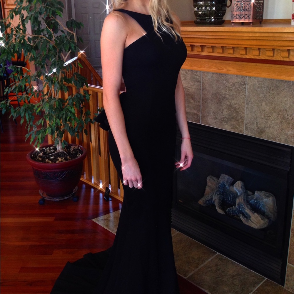 Long black evening gown - Picture 1 of 3